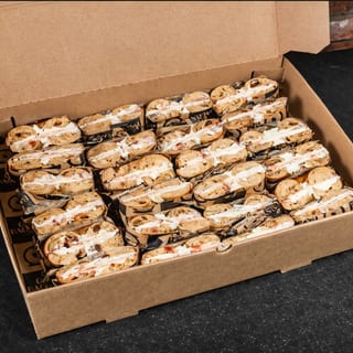 CINNAMON RAISIN CLASSIC BOX (12 Sandwiches)
