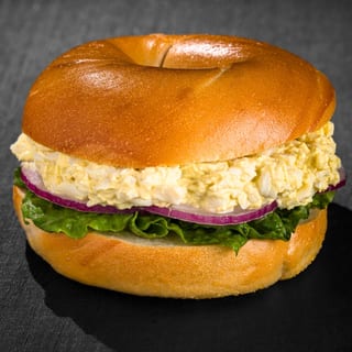 CLASSIC EGG SALAD BAGEL